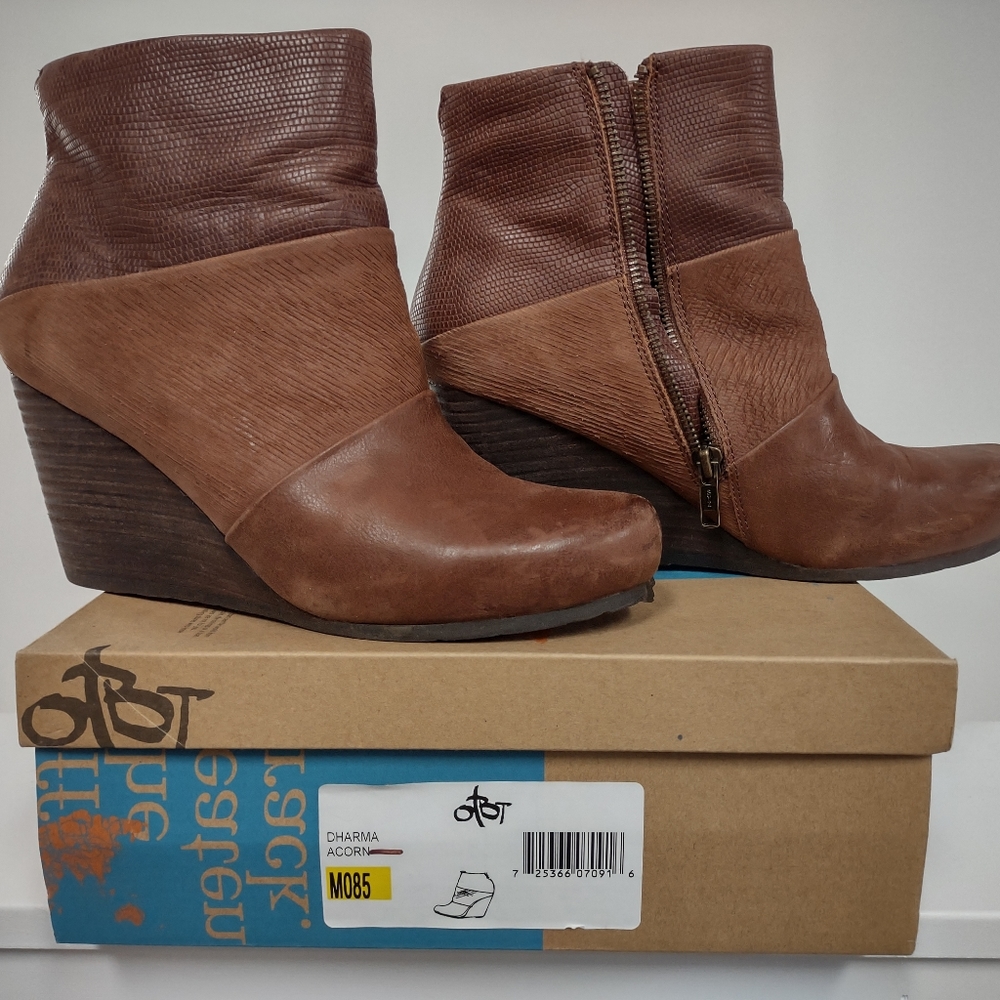 OTBT Dharma wedge booties, size 8.5, Acorn brown